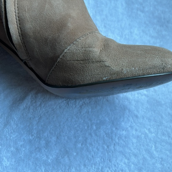 Banana Republic Cream Suede Ankle Boots - Picture 4 of 10